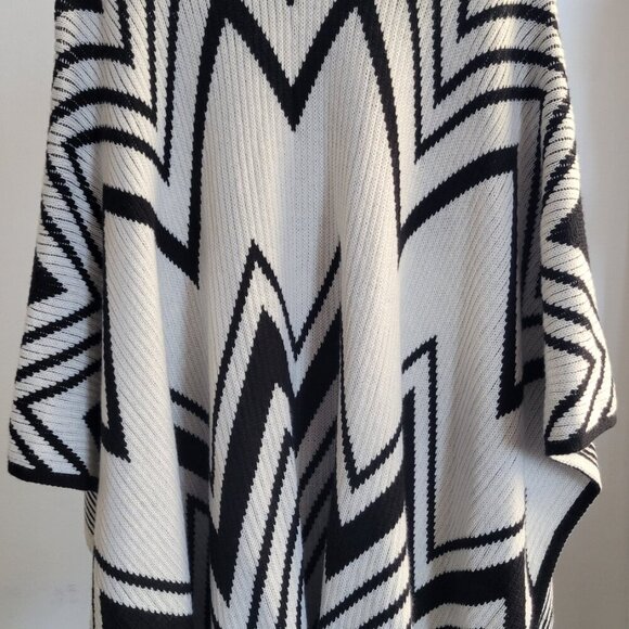 Chico’s Flowy Fringe Poncho Wrap Sweater – White & Black, One Size - Picture 5 of 16